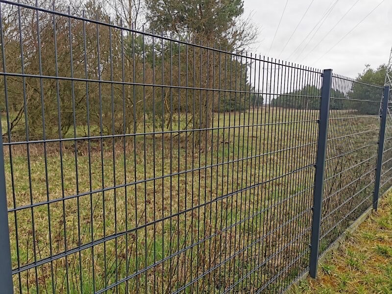 Moderne Zaune Polen - Doppelstabmatten zäun - Verkauf und umfassende Montage von Metallzäunen